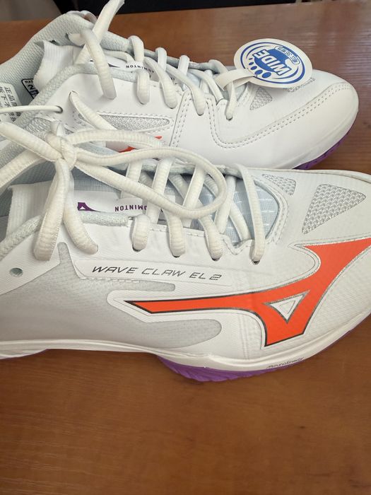 Продам волейбольные кроссовки mizuno