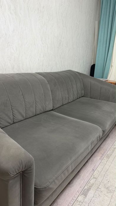Диван продам.