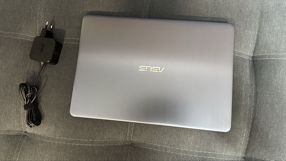 Ноутбук ASUS Core i3