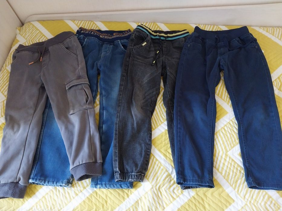 Продам джинсы для мальчика 1000 за все