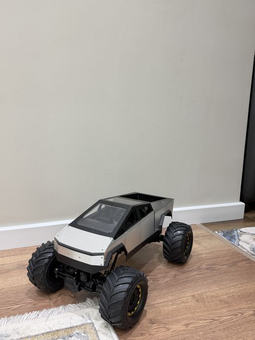 Игрушечная машинка Tesla Cybertruck
