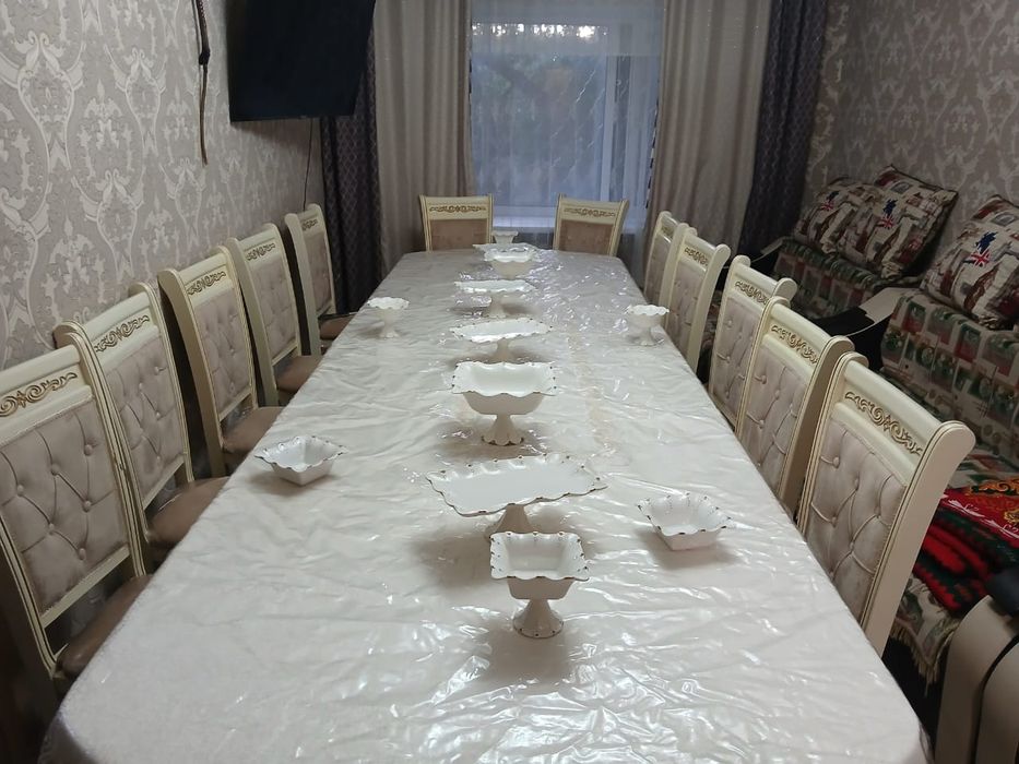 Продам стол для гостинной
