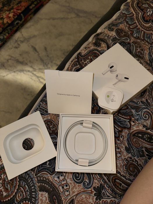 Кейс от наушников Apple AirPods Pro белый