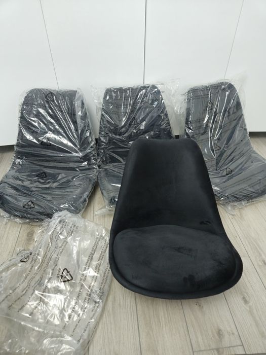 Set 4 scaune bucatarie NOI lemn masiv