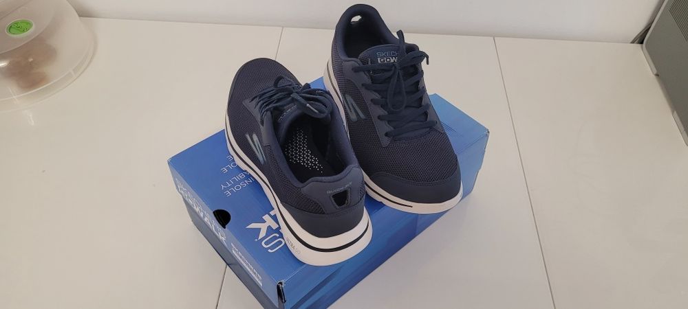 Продавам мъжки маратонки Skechers GO WALK