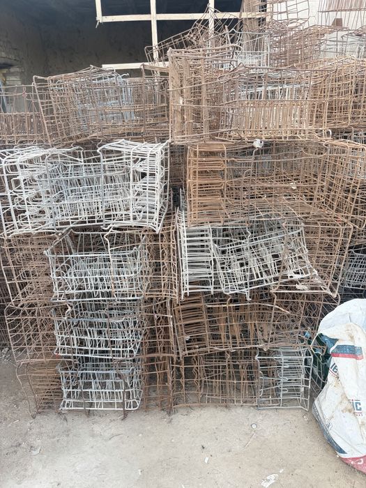 Temir yashik ari uyasi tagiga