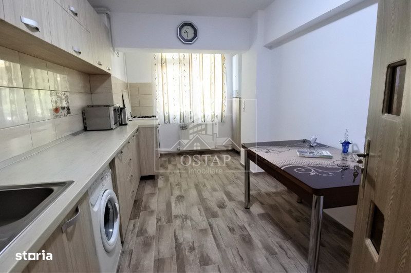9 Mai - etajul 1 - apartament 3 camere decomandate - semimobilat