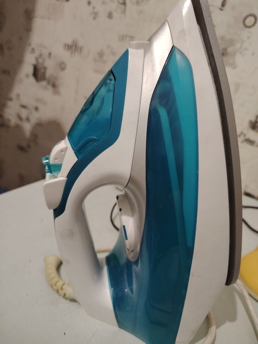 Утюг паровой TriTower