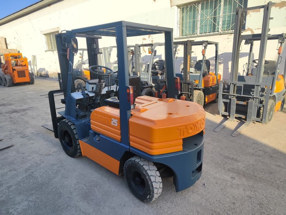 Продам вилочный погрузчик. Кара