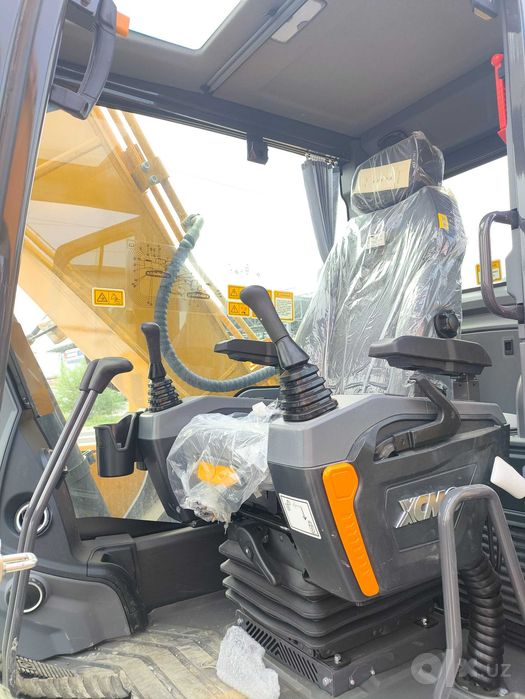 XCMG XE215G   классический 22-тонный гусеничный экскаватор  1.1 куб