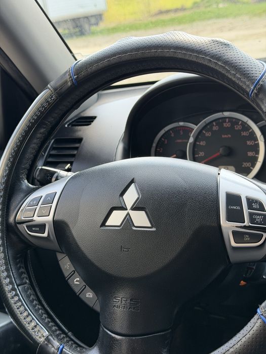 Mitsubishi l200 2015