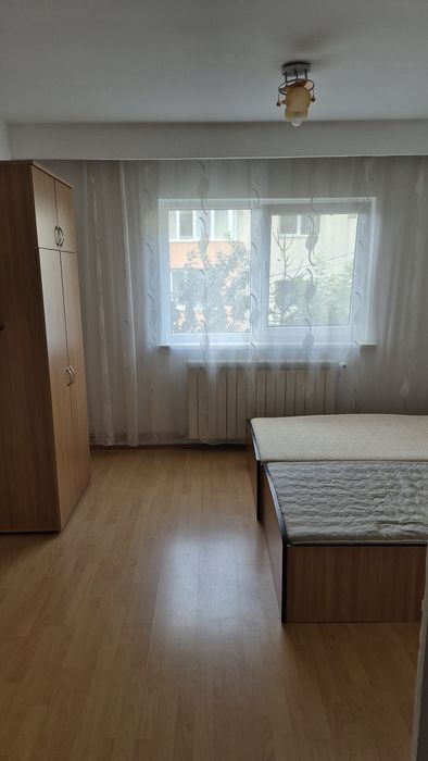 Inchiriez apartament 3 camere