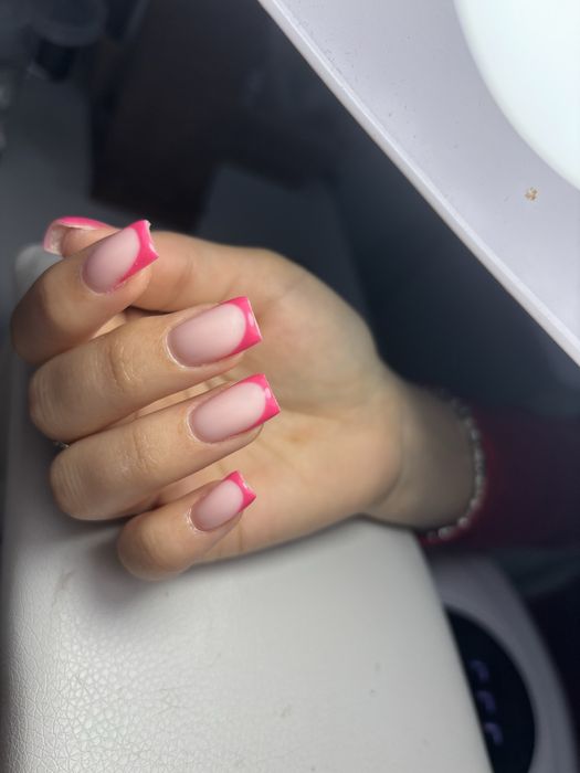 Маникюр, педикюр, наращивание ногтей