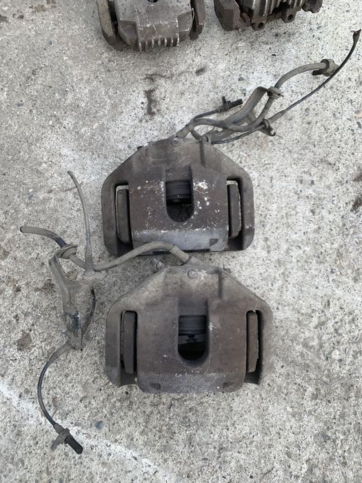 Etrier frana stanga fata BMW Seria 5 E60 E61 530d 3.0diesel 218cp