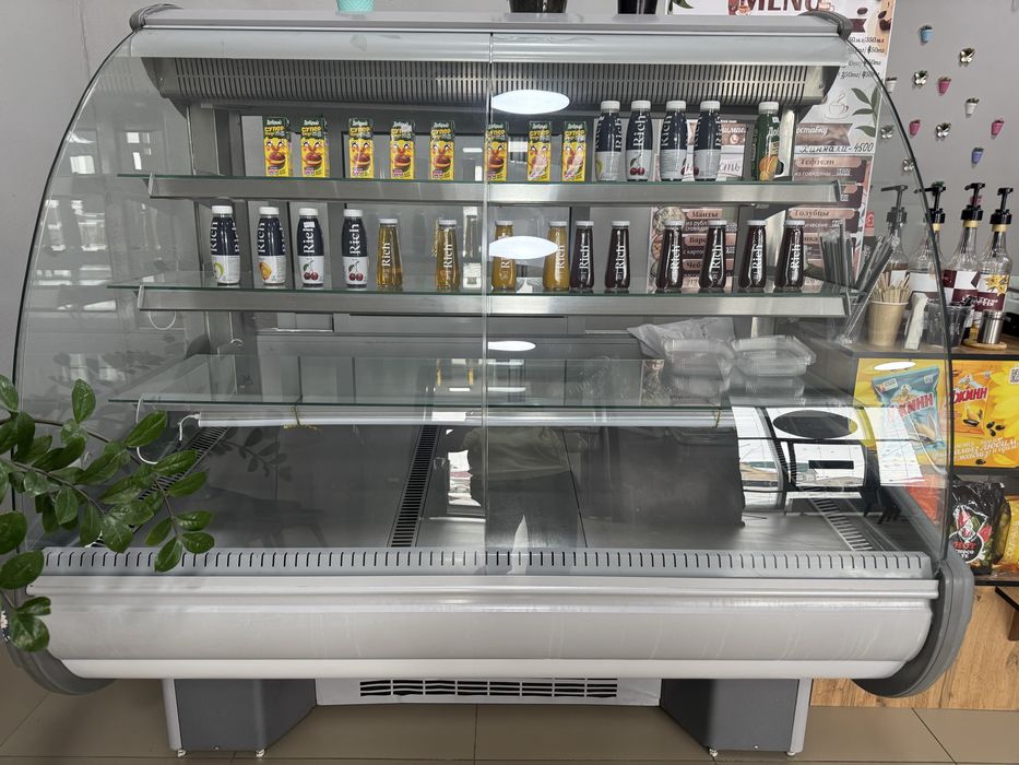 Продам холодильную витрину !!!