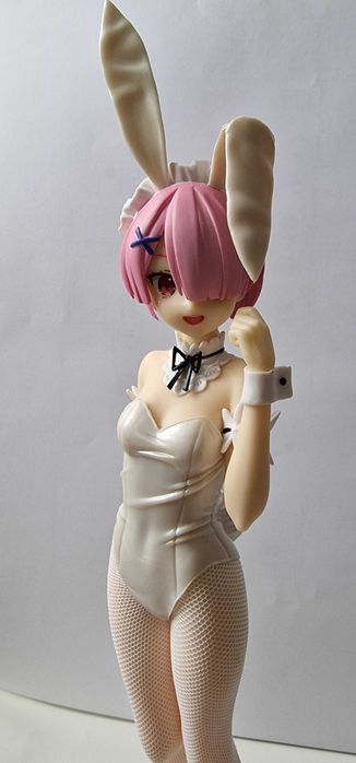 Аниме фигурка - кроличьи ушки.