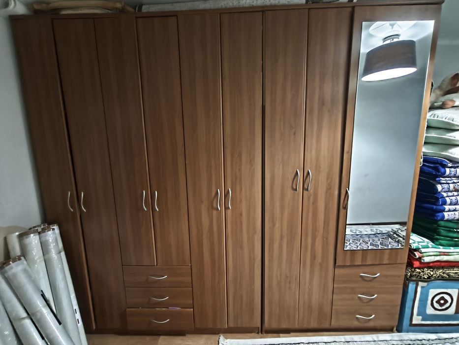 Шкаф продаётся..