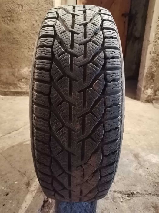 Продавам 1 брой зимна гума 195.65.15 дот 2020 Tarus