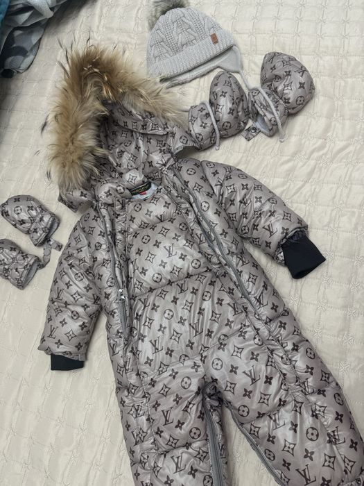 Продам детский комбинезон