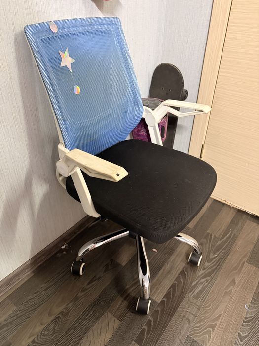 Продам кресло на колесиках