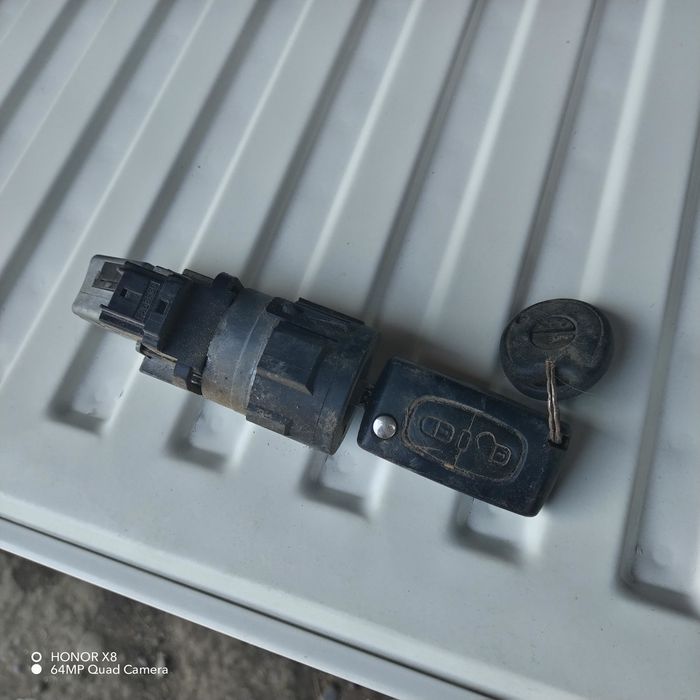 Vând diferite piese pentru Peugeot 307 Hatchback 1.6 HDI  model 2005