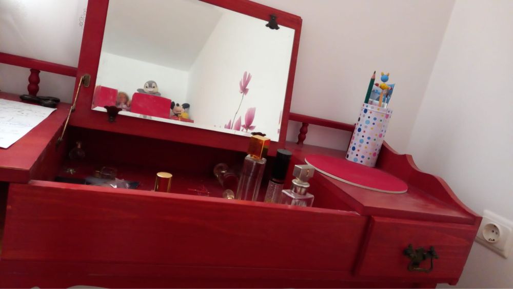 Mobila bonanta. Dulap 5 usi, 2 noptiere si un pupitru cu oglinda