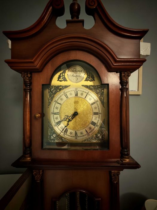 Ceas cu pendul vertical de podea