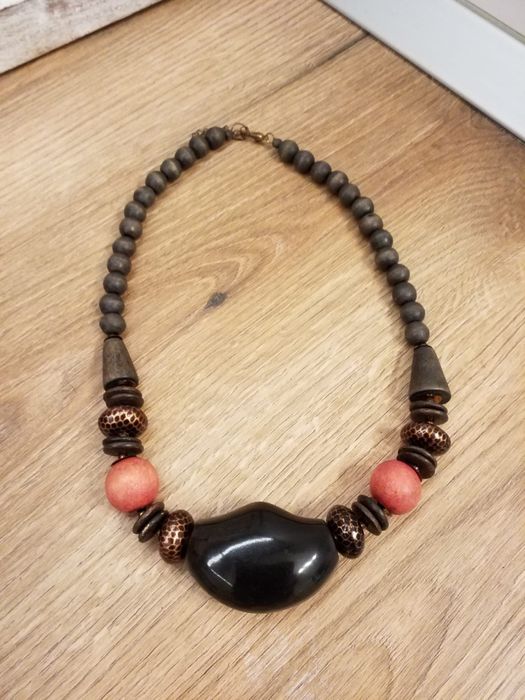 Coliere modele diferite. Noi.