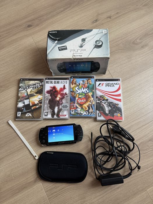 PSP 1004 с игри и аксесоари