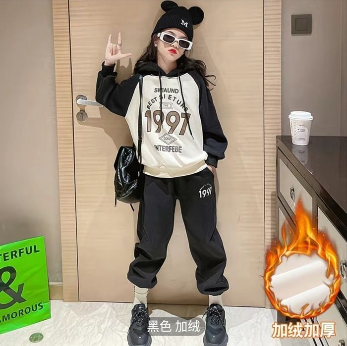 Продам новый  спортивный костюм