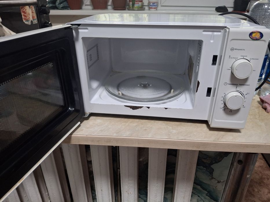 продаю микроволновку за запчасти!
