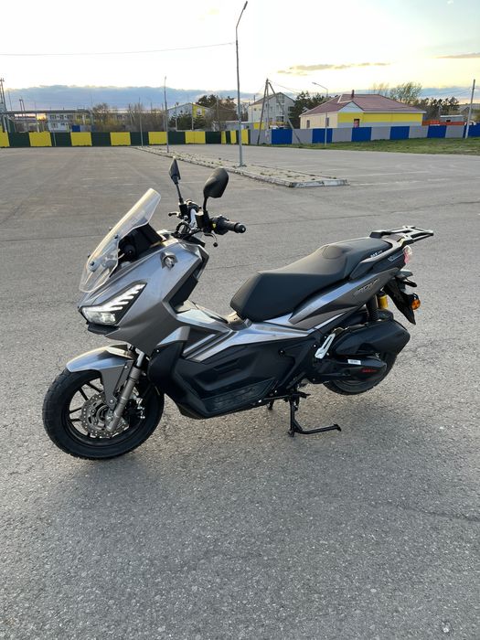 Новый скутер 180 кубов