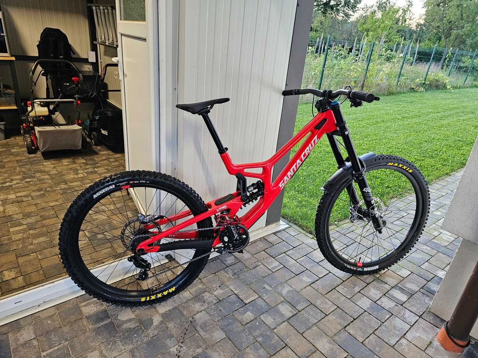 Bicicletă downhill Santa Cruz V10 8 CC DH S-Kit MX (L, roșu lucios)