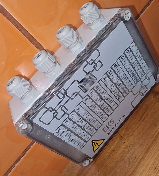 Dispozitiv adresabil cu 4 intrari si 4 iesiri, EKS-6044