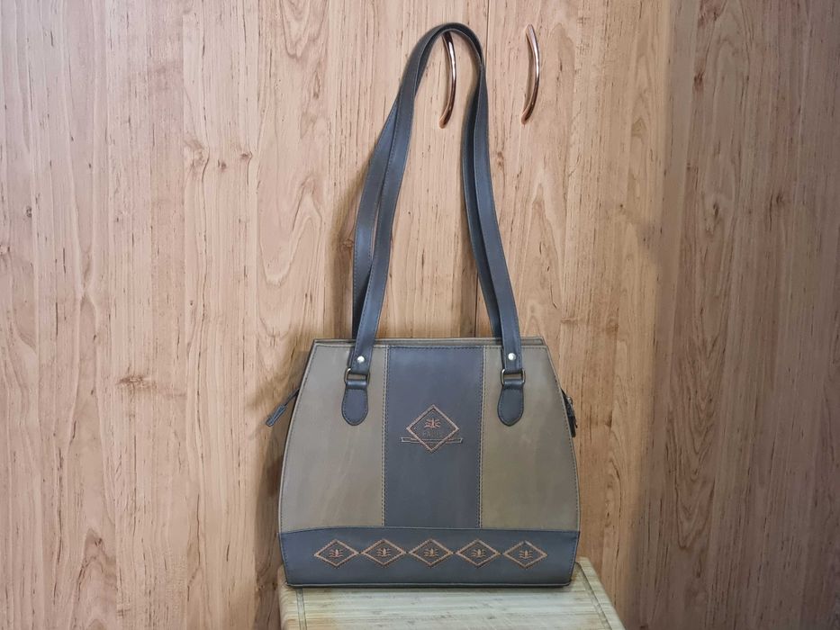 Geanta poseta femei - de umar tip postas