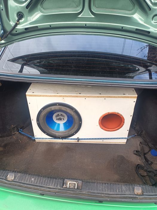 Subwoofer Sioux 700w Rms  + amplificator boss audio system 1600w