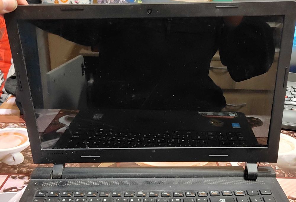 Три неработещи лаптопа за части