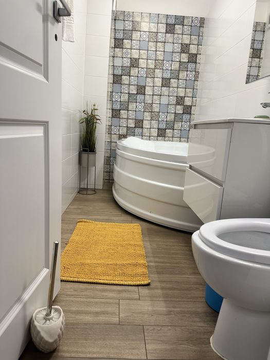 Proprietar inchiriez apartament spatios pe termen lung