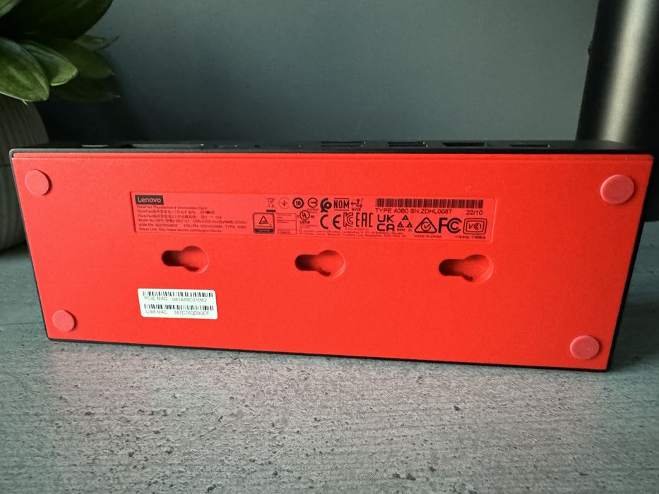 Dock Lenovo ThinkPad Thunderbolt 4 + incarcator 135W