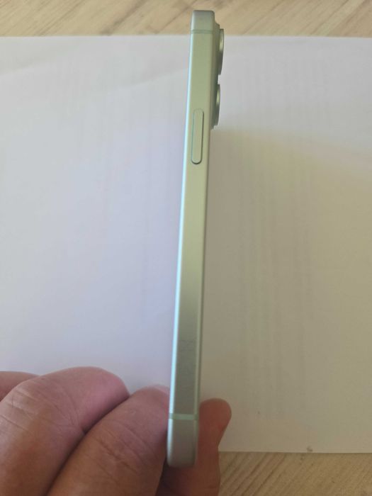Продавам iPhone 15 256GB Green