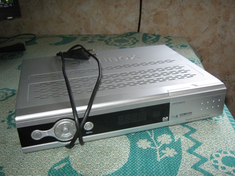 Продаю спутниковый тюнер