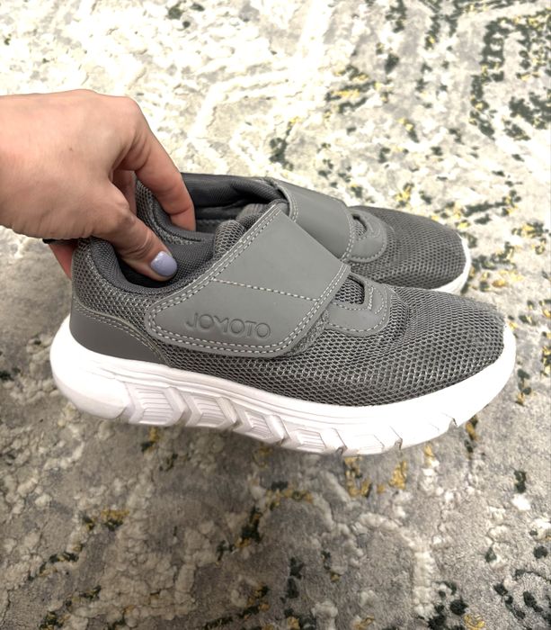 Продам кроссовки р29