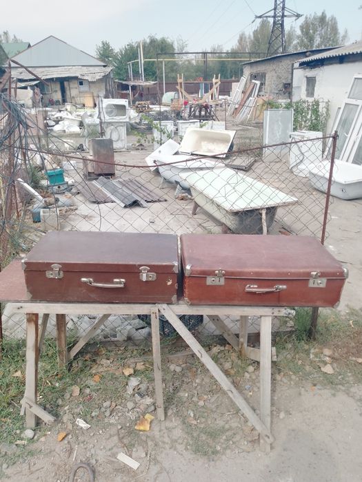 Улица Азаттык дом51 чемодан антиквариат продам