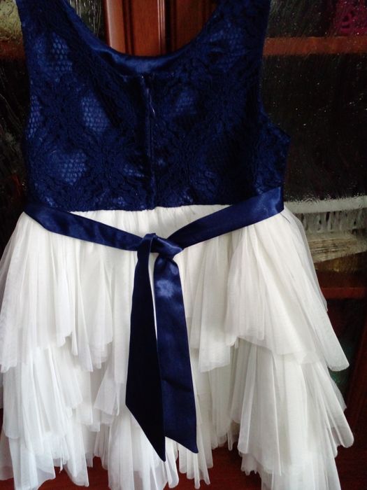 Нарядное платье для девочки 3,5-5 лет