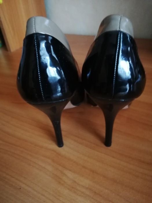 Продам туфли женские.