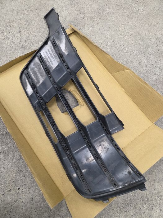 Audi Q7 4M0 16г лява долна решетка към бронята ОЕ