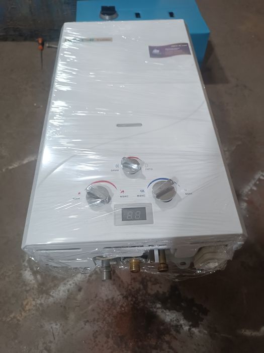 Газовый водонагреватель ,, vektor 12l " Россия