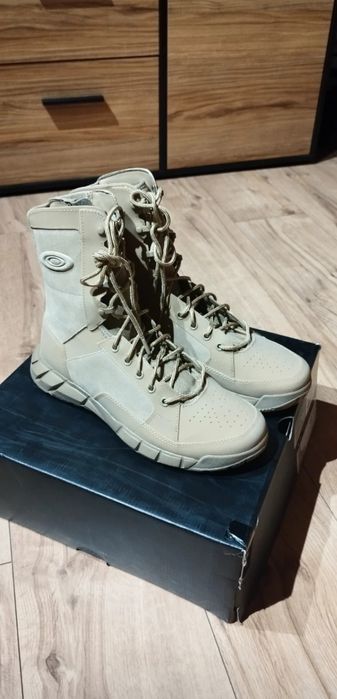 Bocanci vara oakley 44