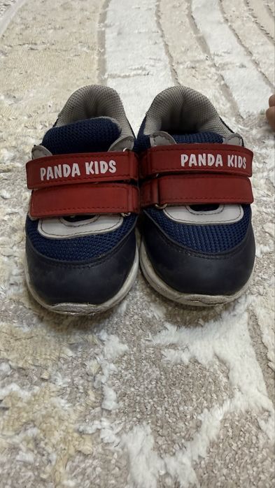 Отдам бесплатно кроссовки