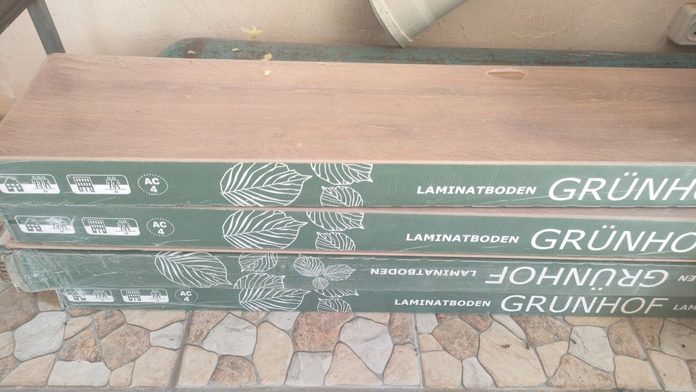 Ламинат дерево .